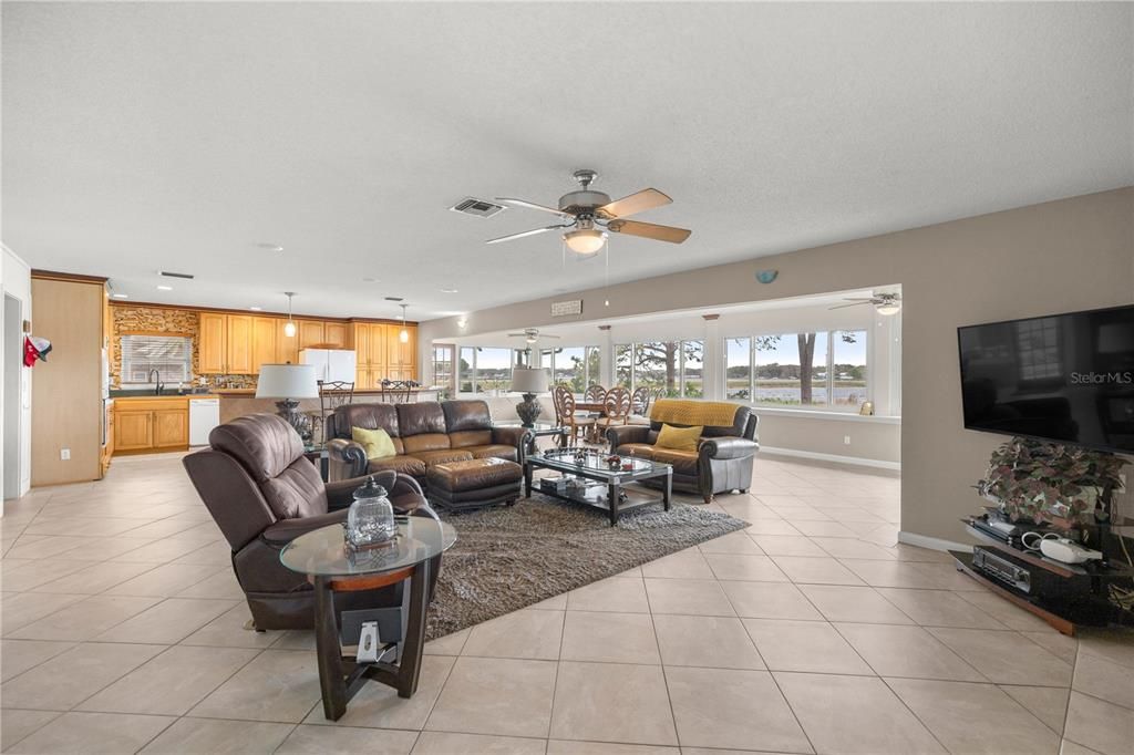 На продажу: $595,000 (3 спален, 2 ванн, 2284 Квадратных фут)