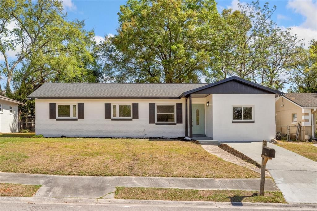 Recently Sold: $320,000 (3 beds, 2 baths, 1353 Square Feet)