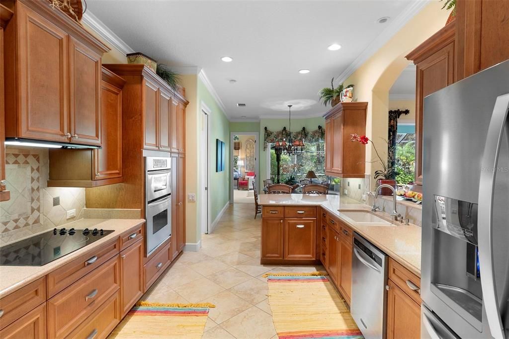 合同活跃: $699,500 (4 贝兹, 4 浴室, 3048 平方英尺)