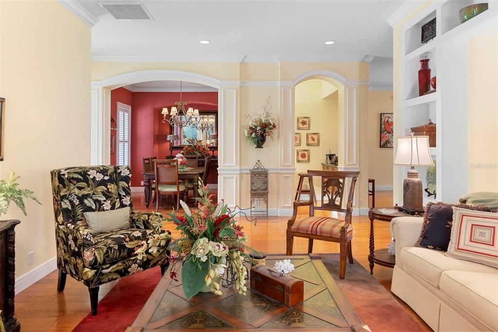 合同活跃: $699,500 (4 贝兹, 4 浴室, 3048 平方英尺)