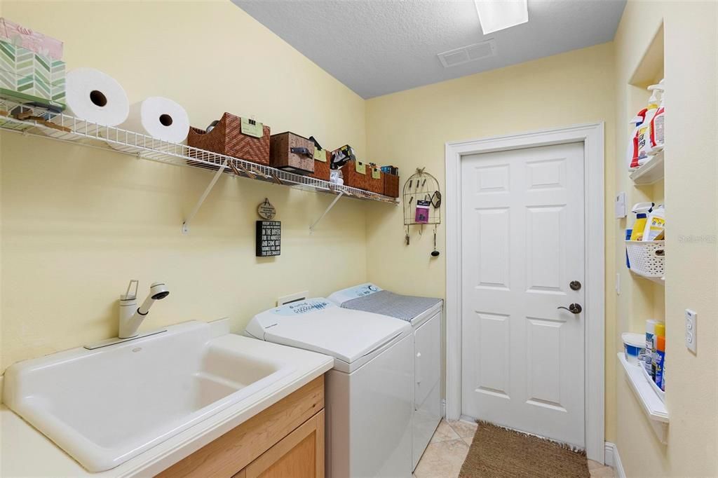 合同活跃: $699,500 (4 贝兹, 4 浴室, 3048 平方英尺)