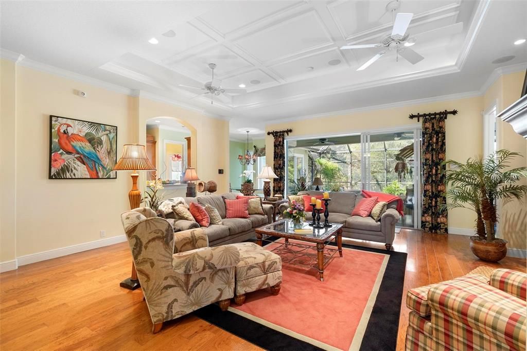 合同活跃: $699,500 (4 贝兹, 4 浴室, 3048 平方英尺)