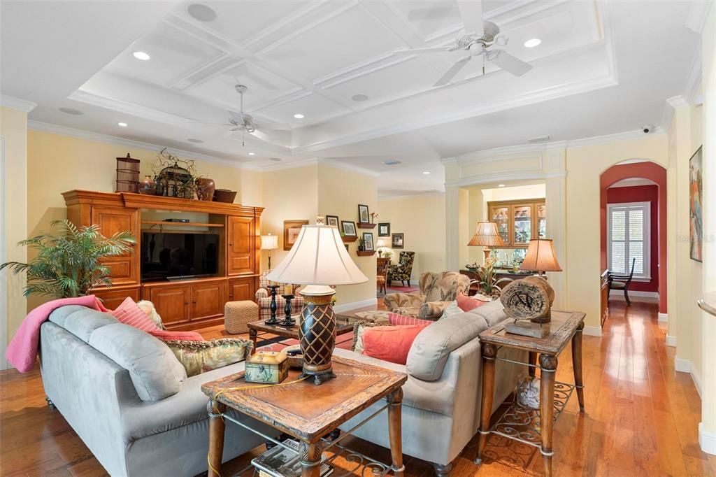 合同活跃: $699,500 (4 贝兹, 4 浴室, 3048 平方英尺)