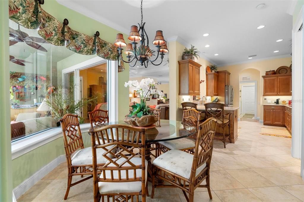 合同活跃: $699,500 (4 贝兹, 4 浴室, 3048 平方英尺)