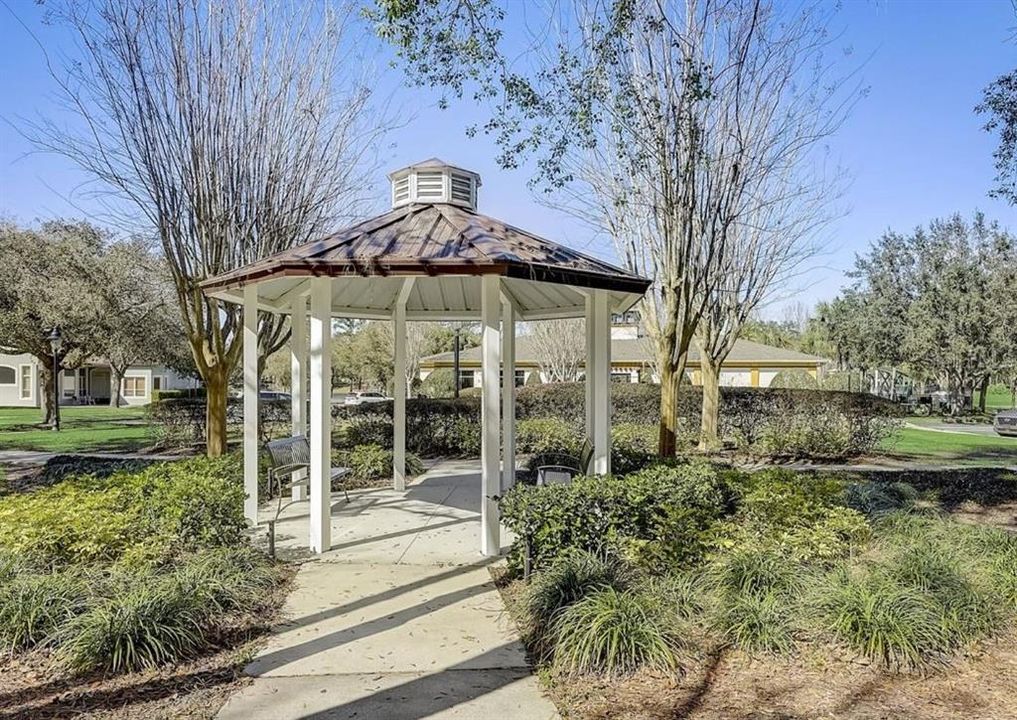 合同活跃: $699,500 (4 贝兹, 4 浴室, 3048 平方英尺)