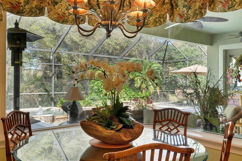 合同活跃: $699,500 (4 贝兹, 4 浴室, 3048 平方英尺)