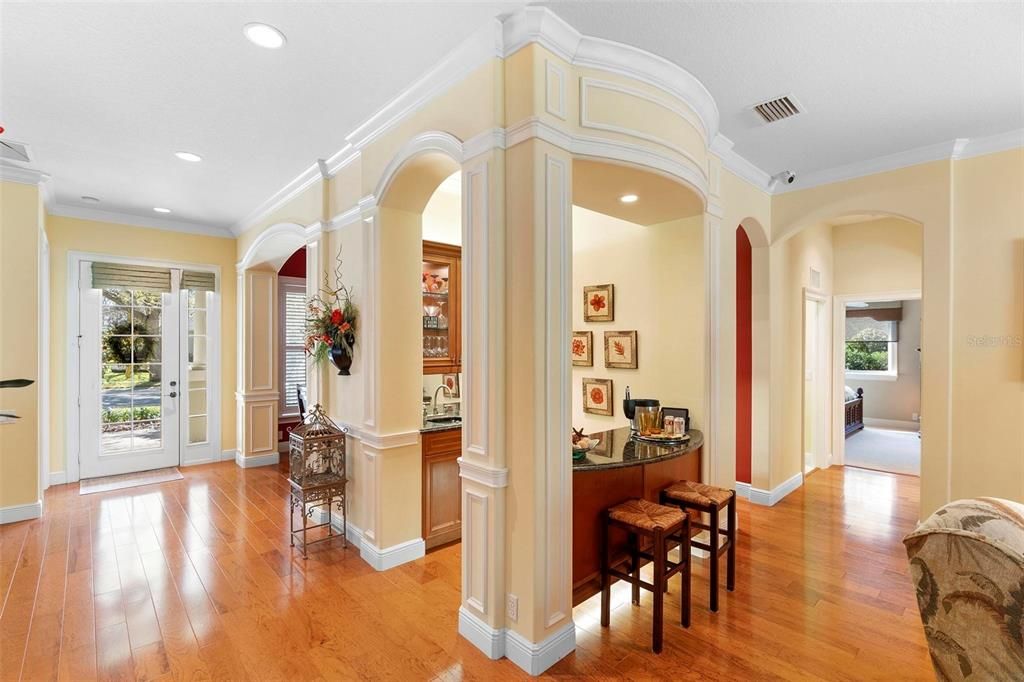 合同活跃: $699,500 (4 贝兹, 4 浴室, 3048 平方英尺)