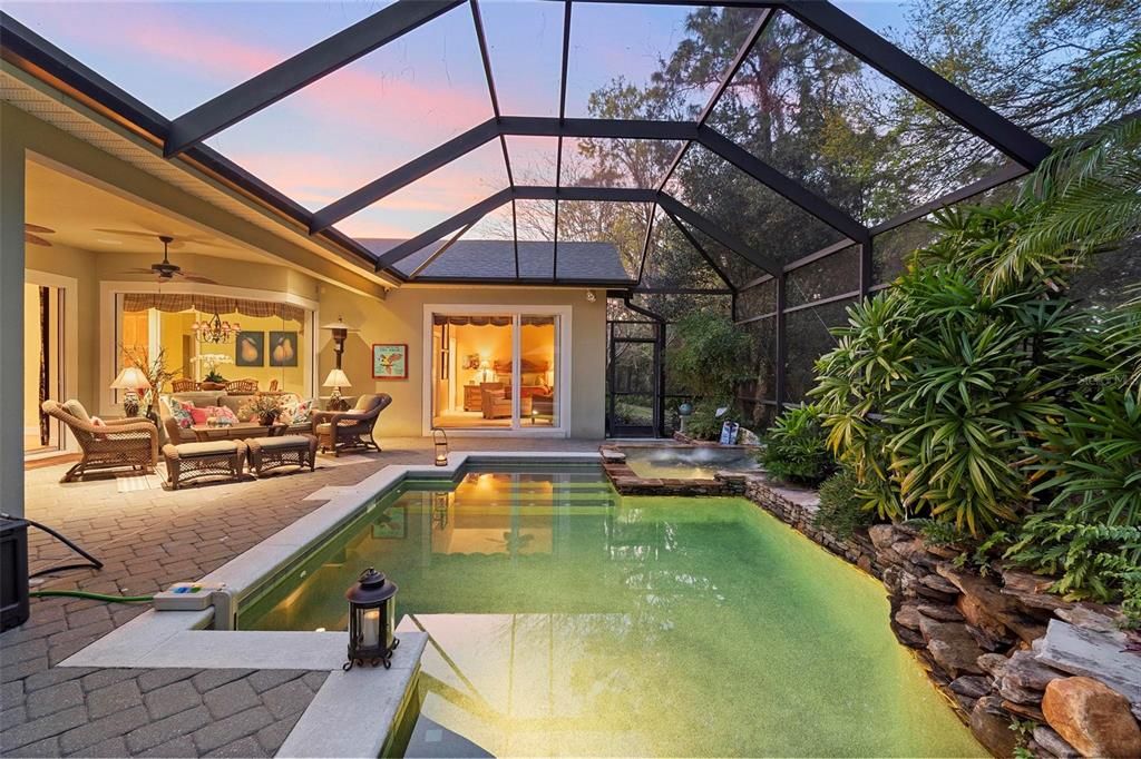 合同活跃: $699,500 (4 贝兹, 4 浴室, 3048 平方英尺)