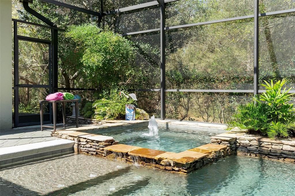 合同活跃: $699,500 (4 贝兹, 4 浴室, 3048 平方英尺)