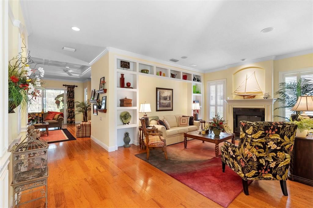 合同活跃: $699,500 (4 贝兹, 4 浴室, 3048 平方英尺)