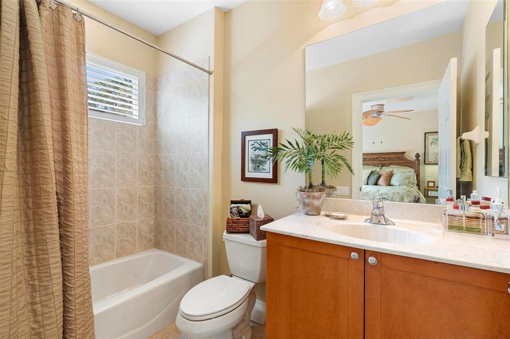 合同活跃: $699,500 (4 贝兹, 4 浴室, 3048 平方英尺)