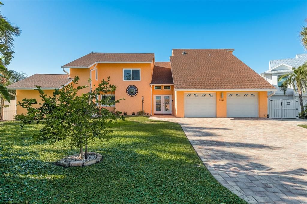 Recently Sold: $1,800,000 (5 beds, 6 baths, 4587 Square Feet)