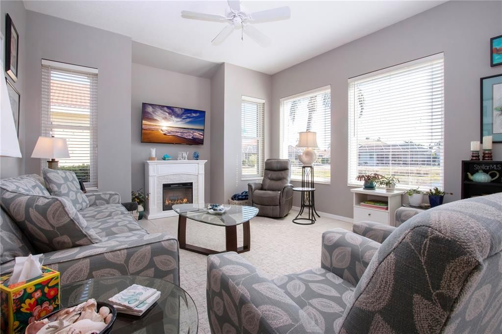 待售: $485,000 (3 贝兹, 2 浴室, 2117 平方英尺)