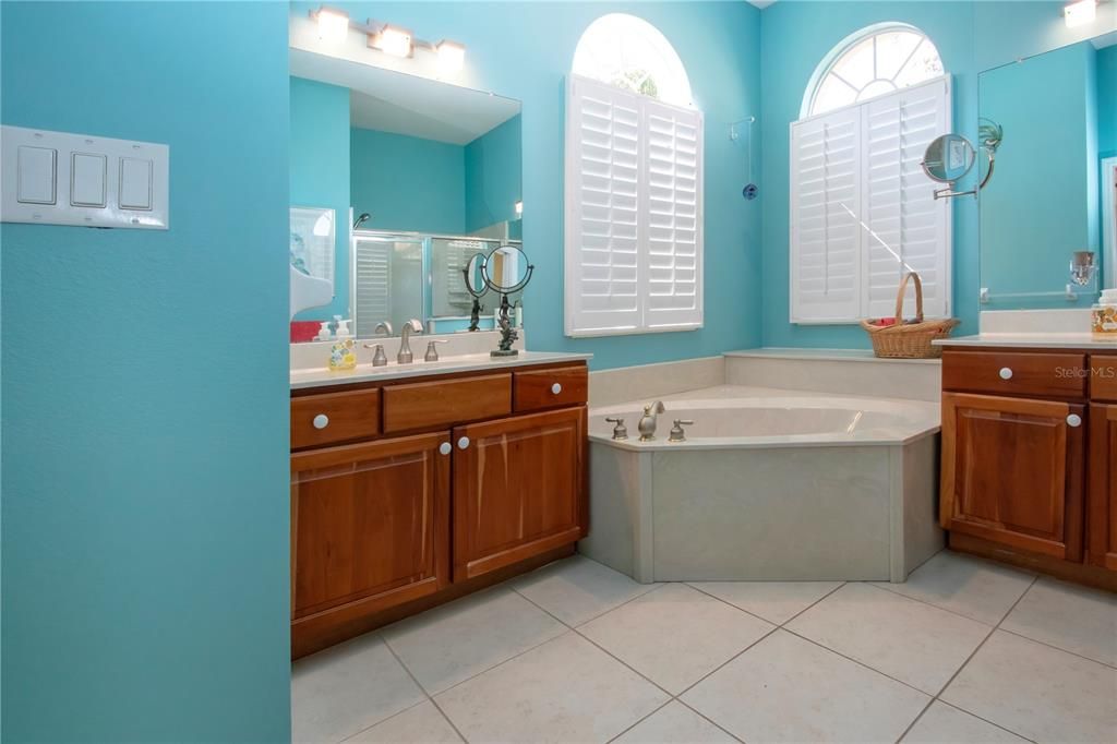 待售: $485,000 (3 贝兹, 2 浴室, 2117 平方英尺)