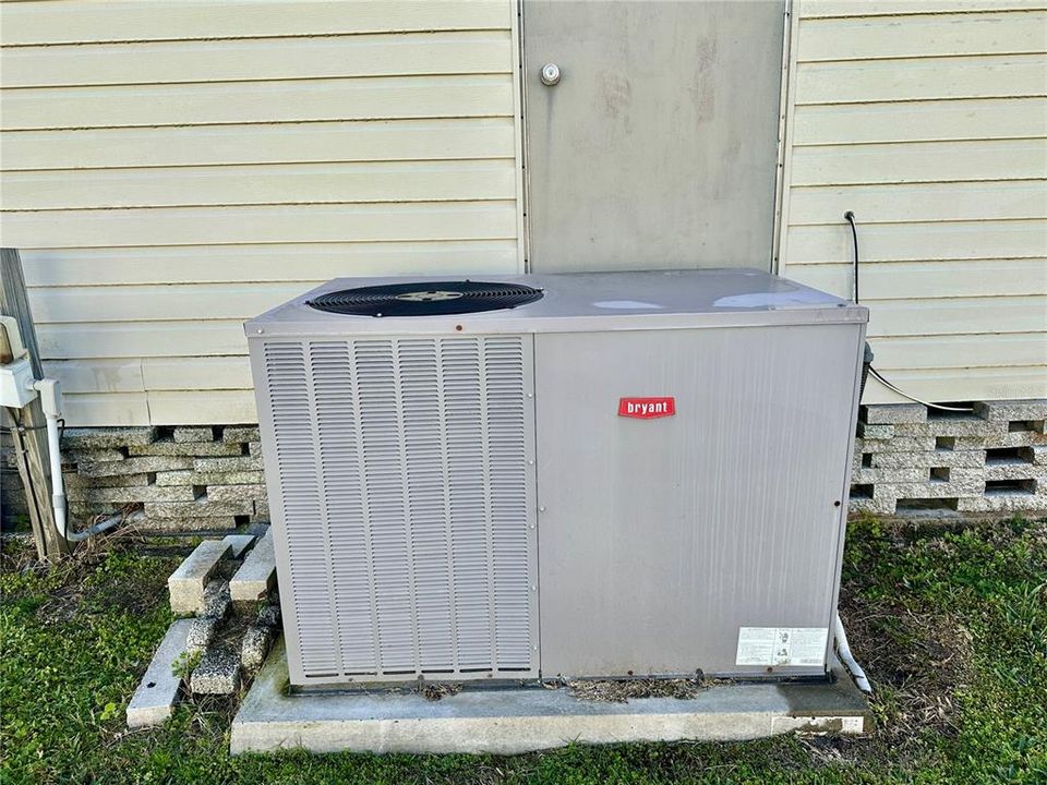 На продажу: $114,400 (2 спален, 2 ванн, 1104 Квадратных фут)