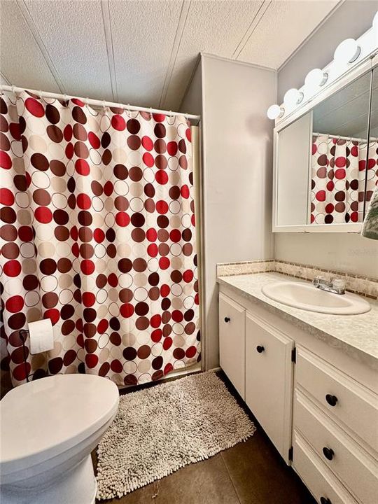 На продажу: $114,400 (2 спален, 2 ванн, 1104 Квадратных фут)