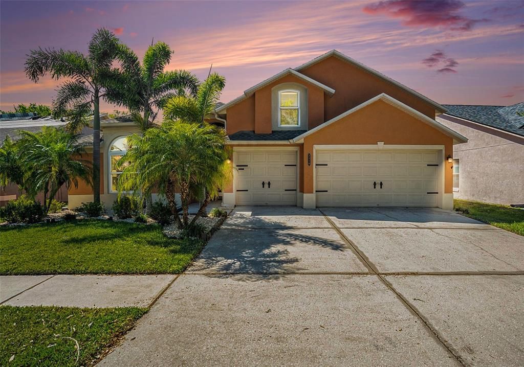 Recently Sold: $565,000 (4 beds, 2 baths, 2328 Square Feet)