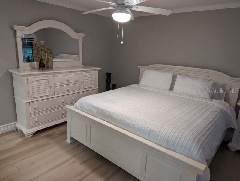 Под контрактом: $2,400 (1 спален, 1 ванн, 825 Квадратных фут)