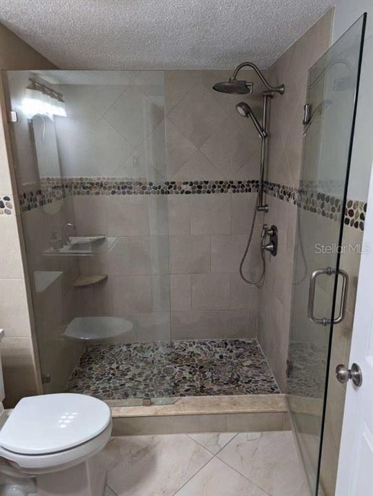 Под контрактом: $2,400 (1 спален, 1 ванн, 825 Квадратных фут)