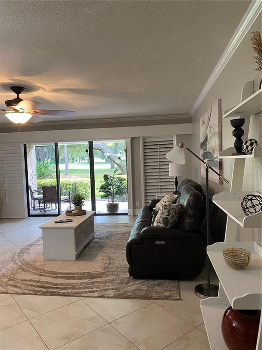 Под контрактом: $2,400 (1 спален, 1 ванн, 825 Квадратных фут)