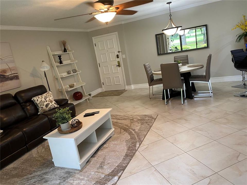 Под контрактом: $2,400 (1 спален, 1 ванн, 825 Квадратных фут)