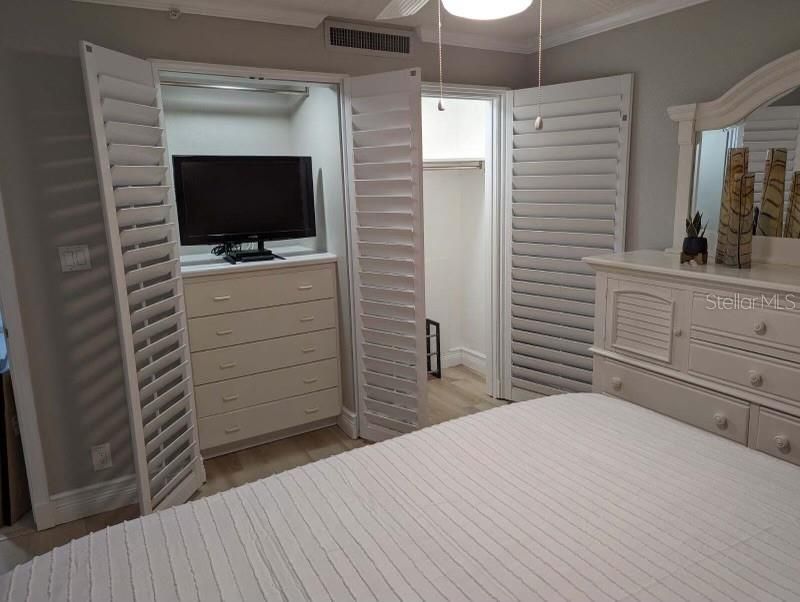 Под контрактом: $2,400 (1 спален, 1 ванн, 825 Квадратных фут)