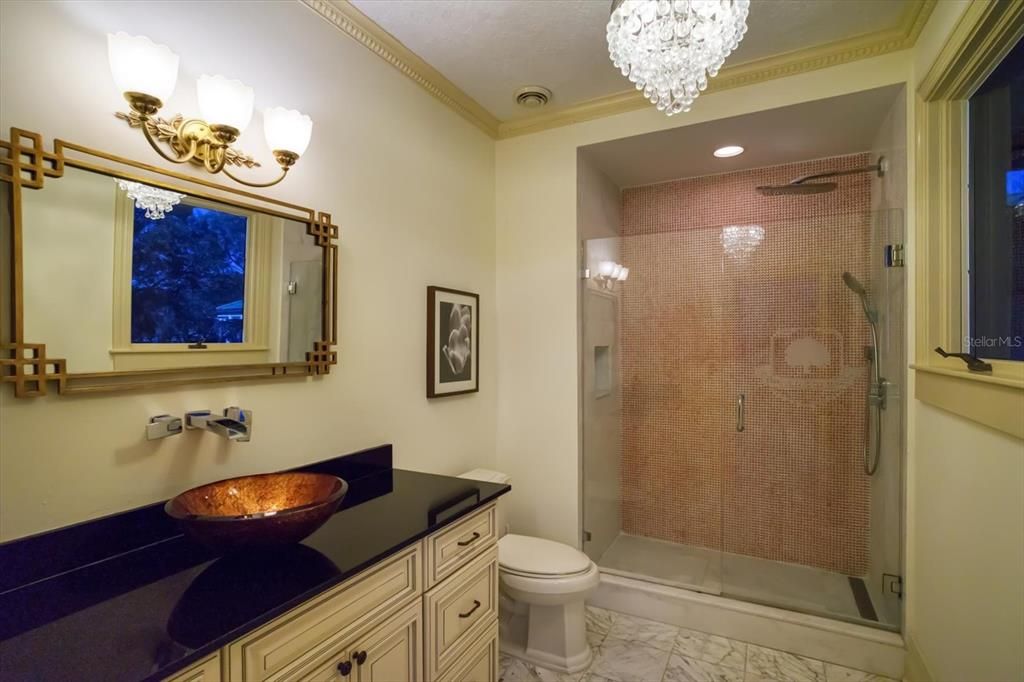 合同活跃: $13,500,000 (10 贝兹, 11 浴室, 16472 平方英尺)