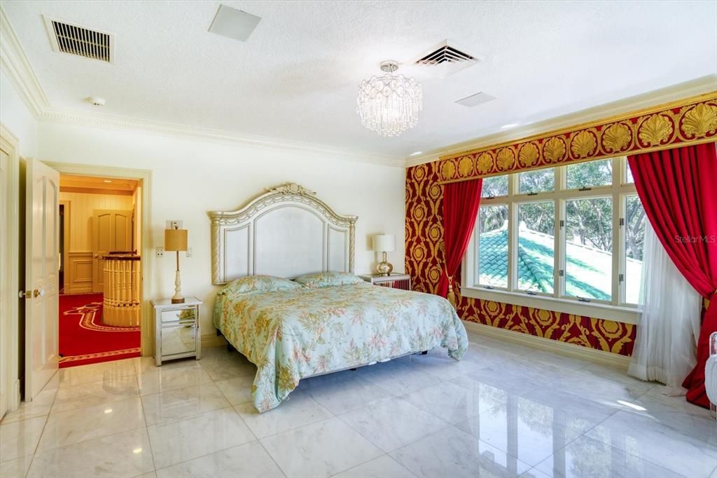 合同活跃: $13,500,000 (10 贝兹, 11 浴室, 16472 平方英尺)