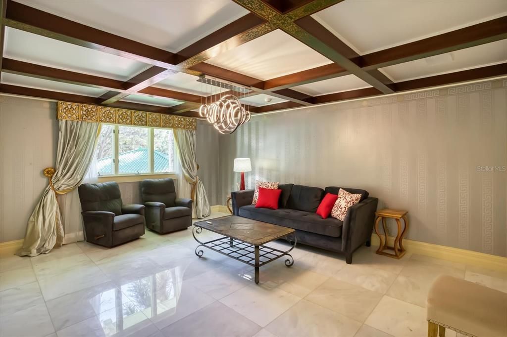 合同活跃: $13,500,000 (10 贝兹, 11 浴室, 16472 平方英尺)