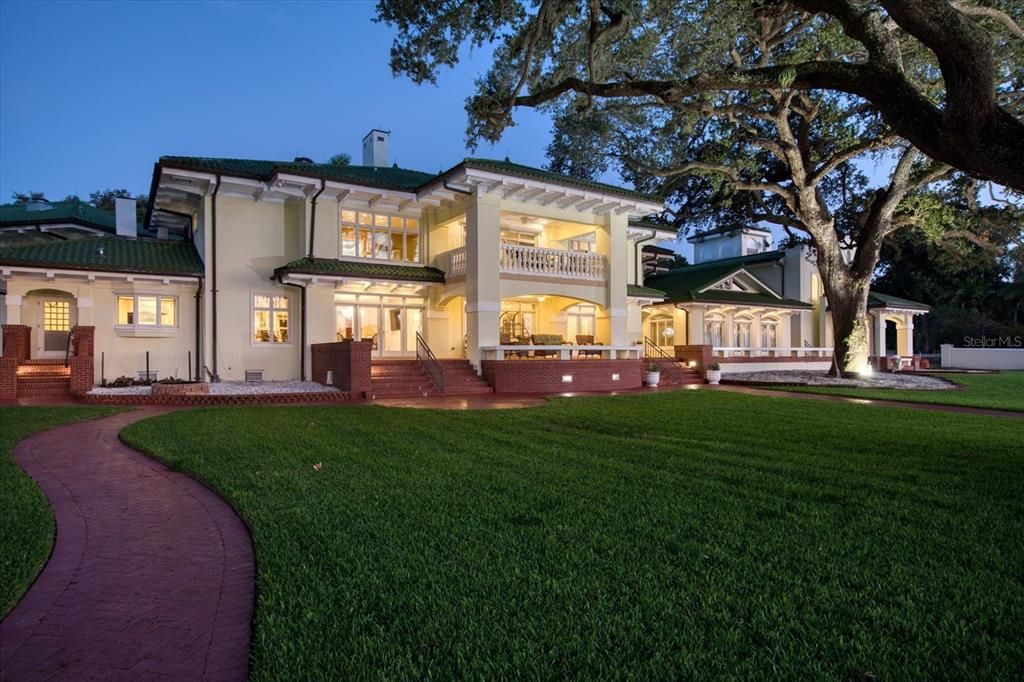 合同活跃: $13,500,000 (10 贝兹, 11 浴室, 16472 平方英尺)