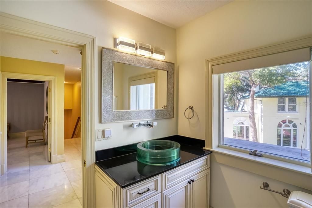 合同活跃: $13,500,000 (10 贝兹, 11 浴室, 16472 平方英尺)