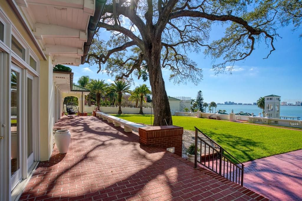 合同活跃: $13,500,000 (10 贝兹, 11 浴室, 16472 平方英尺)