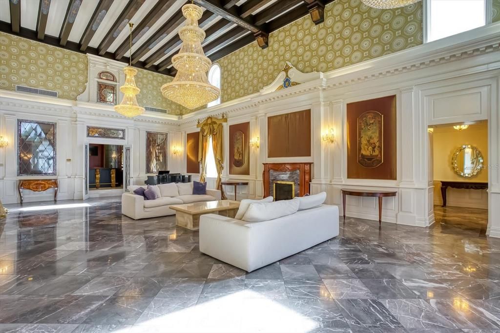 合同活跃: $13,500,000 (10 贝兹, 11 浴室, 16472 平方英尺)