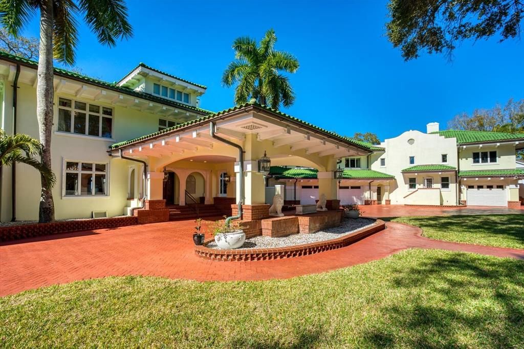 合同活跃: $13,500,000 (10 贝兹, 11 浴室, 16472 平方英尺)