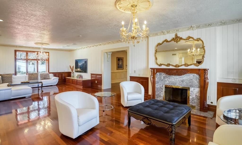 合同活跃: $13,500,000 (10 贝兹, 11 浴室, 16472 平方英尺)