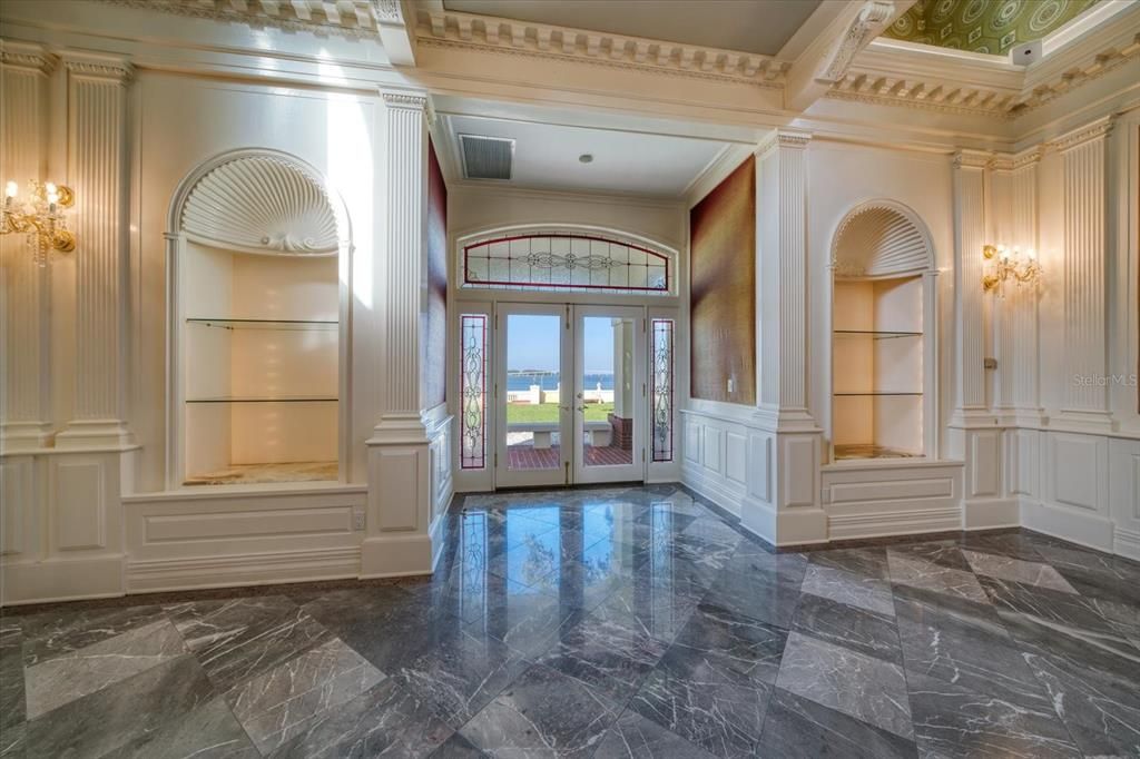 合同活跃: $13,500,000 (10 贝兹, 11 浴室, 16472 平方英尺)