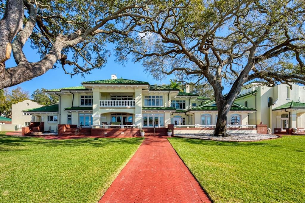 合同活跃: $13,500,000 (10 贝兹, 11 浴室, 16472 平方英尺)