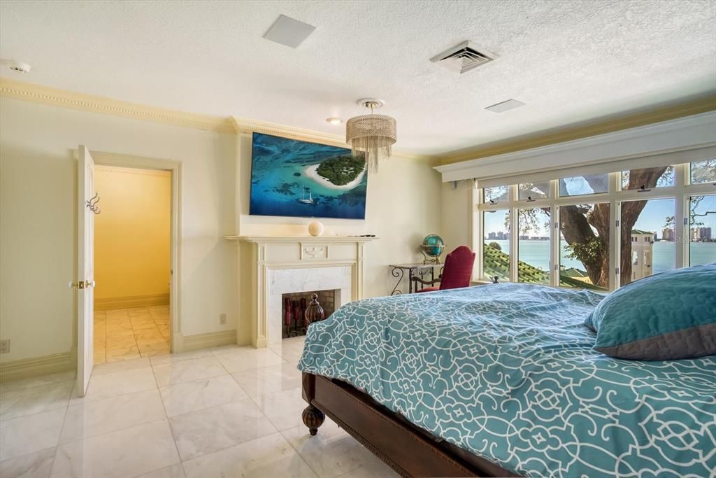 合同活跃: $13,500,000 (10 贝兹, 11 浴室, 16472 平方英尺)