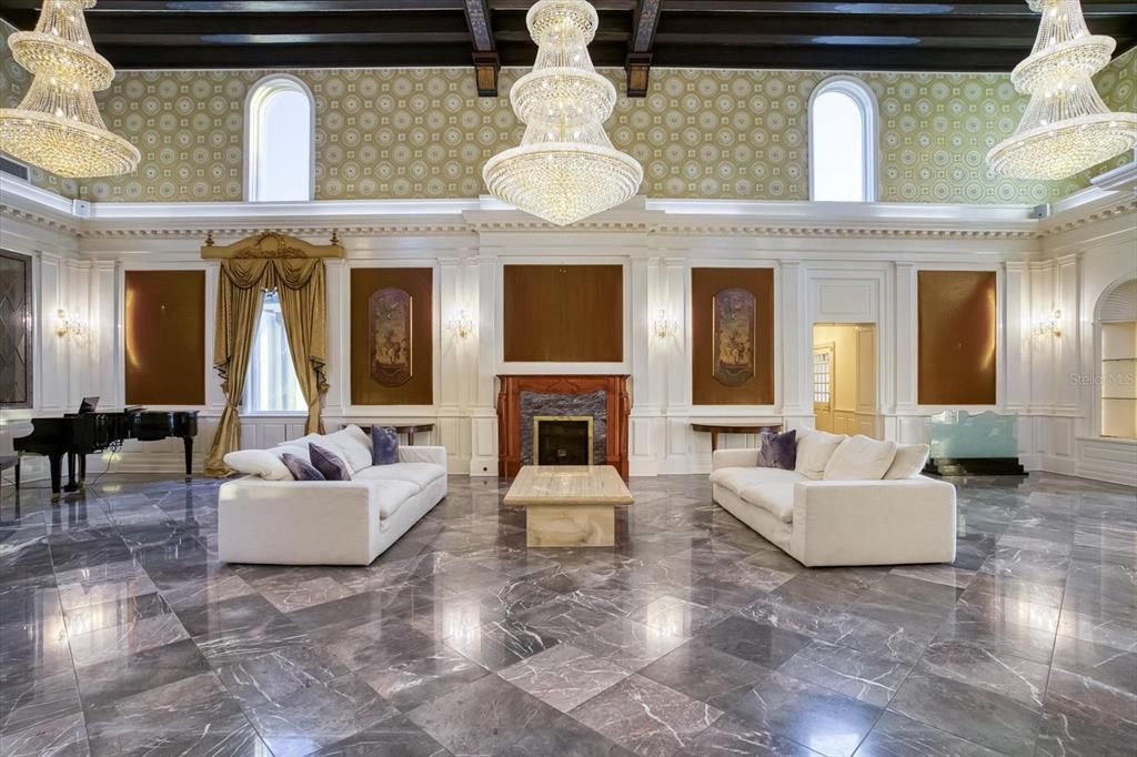 合同活跃: $13,500,000 (10 贝兹, 11 浴室, 16472 平方英尺)