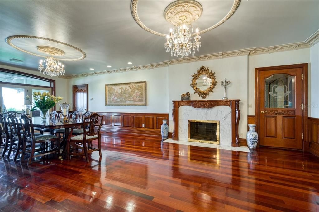 合同活跃: $13,500,000 (10 贝兹, 11 浴室, 16472 平方英尺)