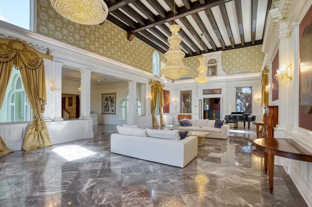 合同活跃: $13,500,000 (10 贝兹, 11 浴室, 16472 平方英尺)