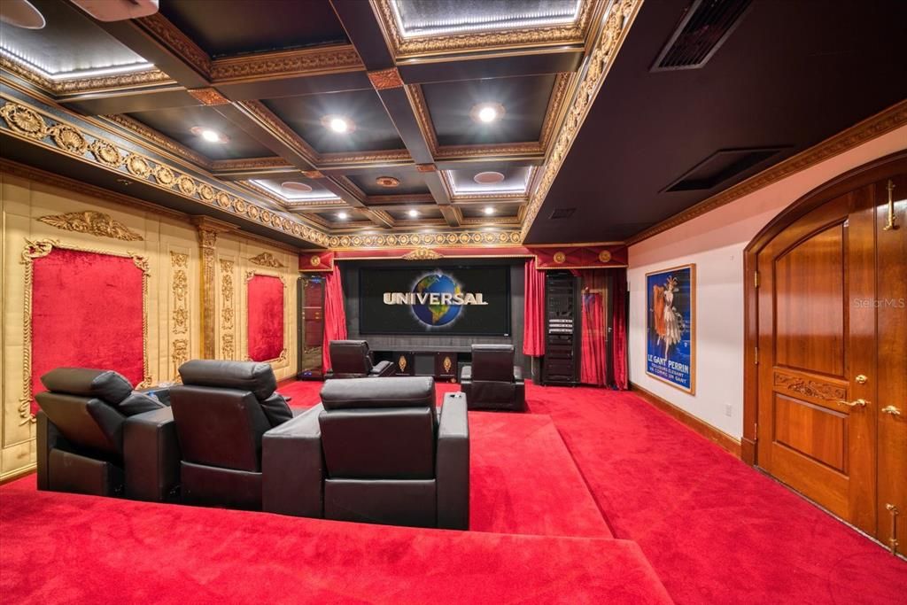 合同活跃: $13,500,000 (10 贝兹, 11 浴室, 16472 平方英尺)