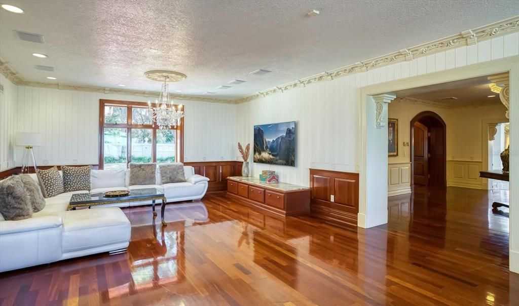 合同活跃: $13,500,000 (10 贝兹, 11 浴室, 16472 平方英尺)