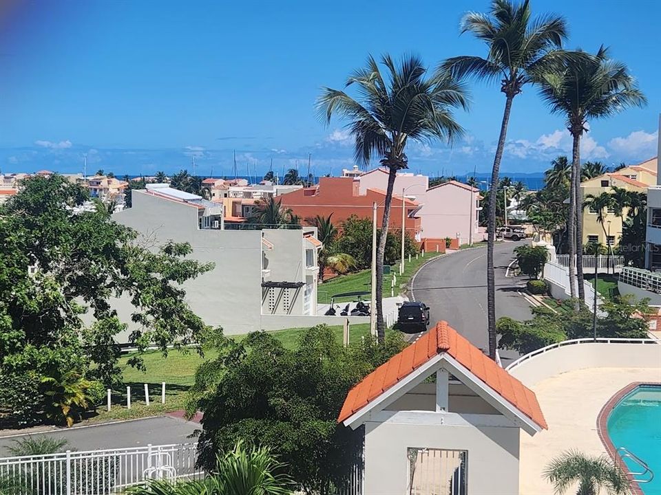 Active With Contract: $435,000 (3 beds, 2 baths, 2396 Square Feet)