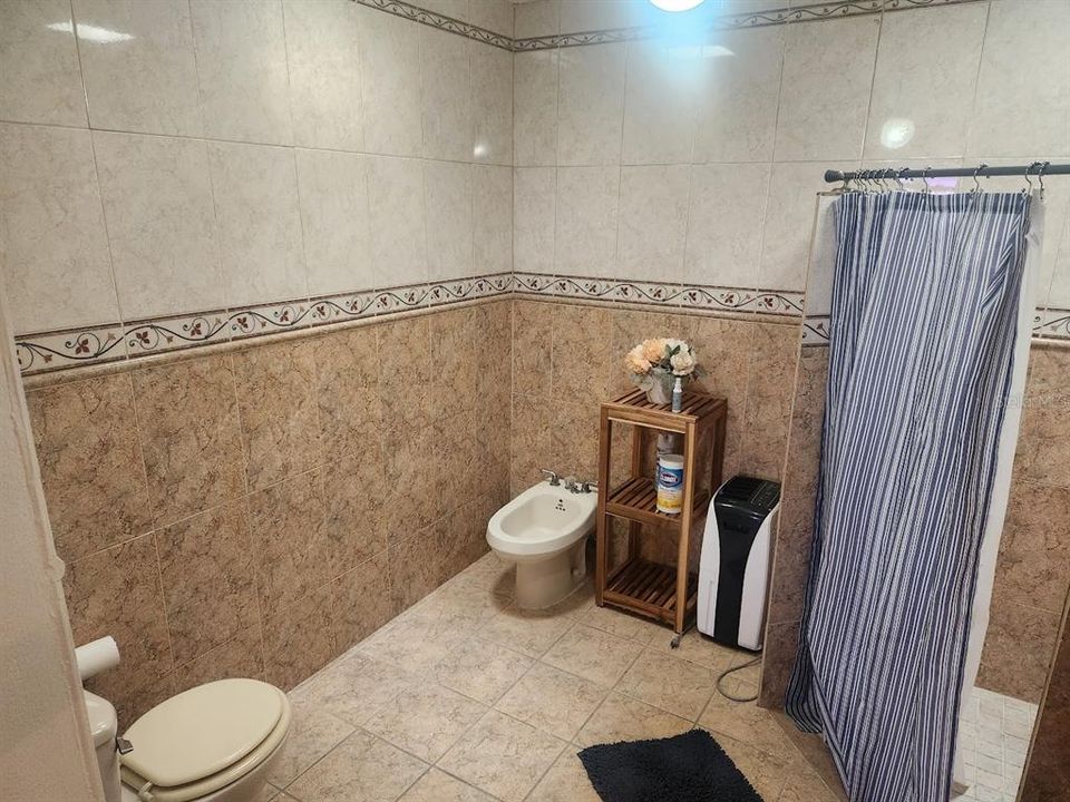 Active With Contract: $435,000 (3 beds, 2 baths, 2396 Square Feet)