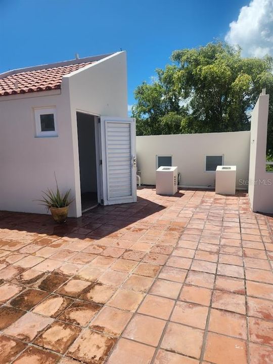 Active With Contract: $435,000 (3 beds, 2 baths, 2396 Square Feet)