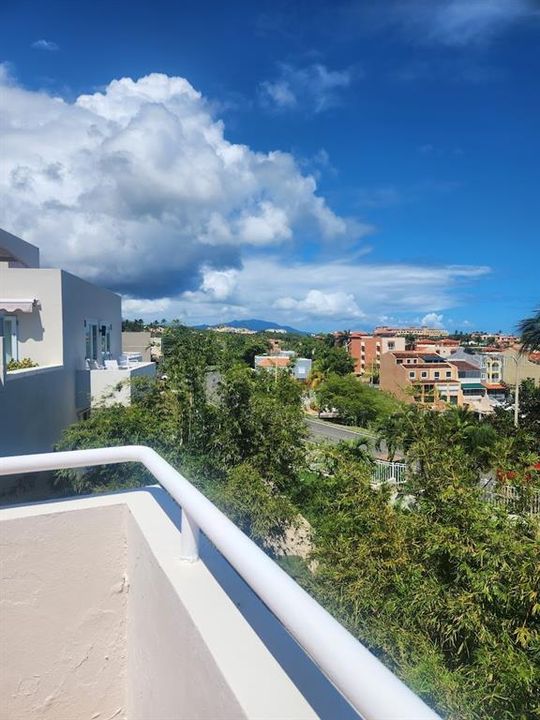 Active With Contract: $435,000 (3 beds, 2 baths, 2396 Square Feet)