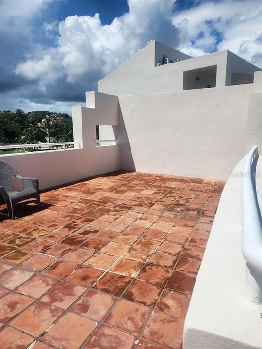 Active With Contract: $435,000 (3 beds, 2 baths, 2396 Square Feet)