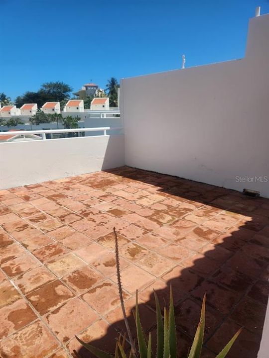 Active With Contract: $435,000 (3 beds, 2 baths, 2396 Square Feet)