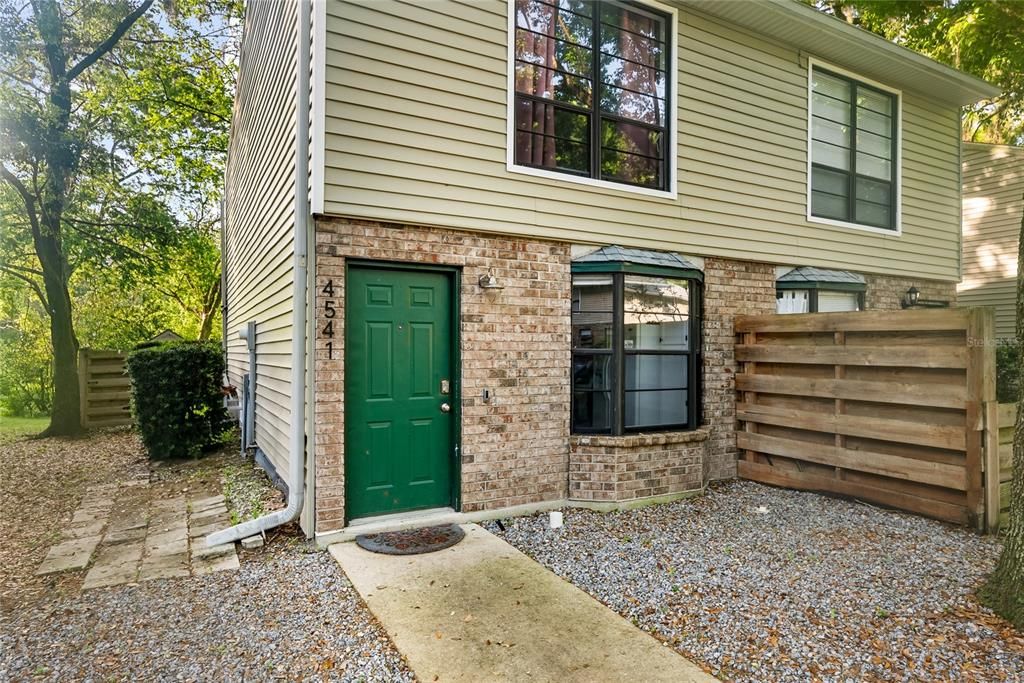 Recently Sold: $190,000 (2 beds, 2 baths, 995 Square Feet)